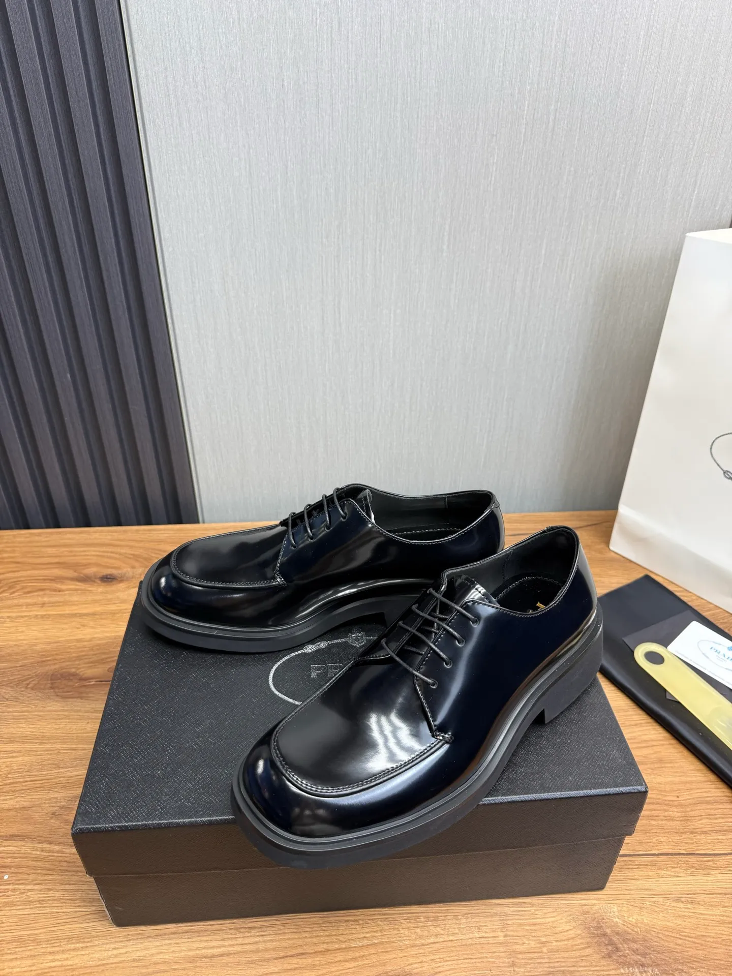 Men's shoes 💰840💰 [PRADA] New models synchronized with the official website, high-quality shipments ✔️Hot-sellers🔥 Original cowhide. Open edge beaded cowhide + cowhide lining, 1🆚1 replica, original lightweight foam outsole, 38-45 (men's 38.45 custom-made, non-refundable)